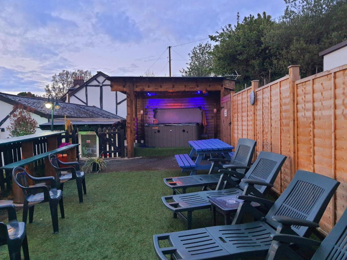 Welsh Row House Apartment Llandegla Bagian luar foto
