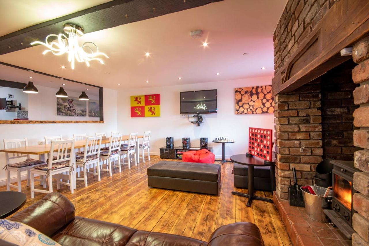 Welsh Row House Apartment Llandegla Bagian luar foto