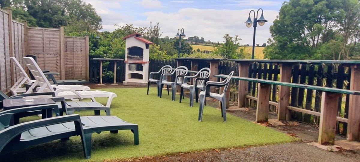 Welsh Row House Apartment Llandegla Bagian luar foto