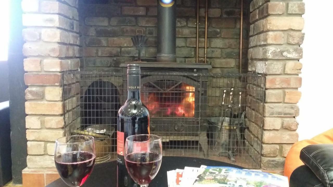 Welsh Row House Apartment Llandegla Bagian luar foto