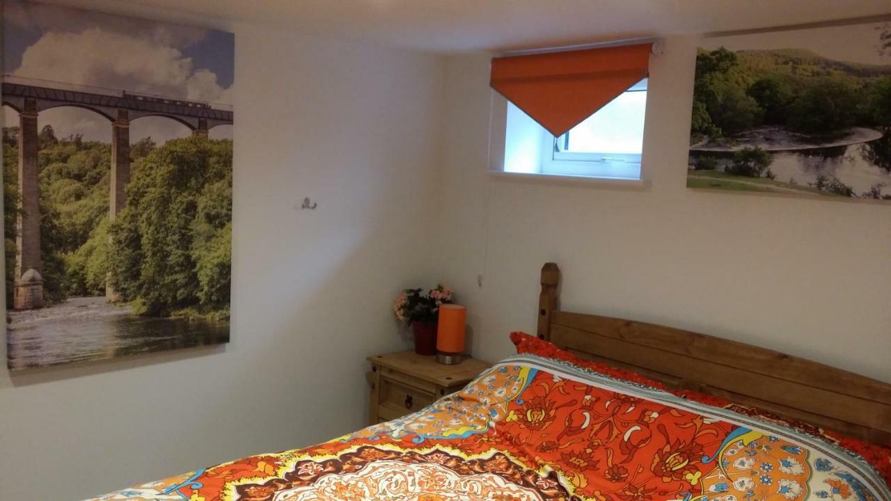 Welsh Row House Apartment Llandegla Bagian luar foto