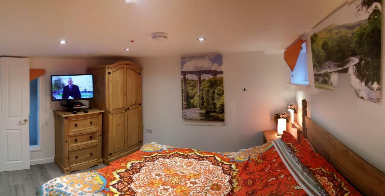 Welsh Row House Apartment Llandegla Bagian luar foto