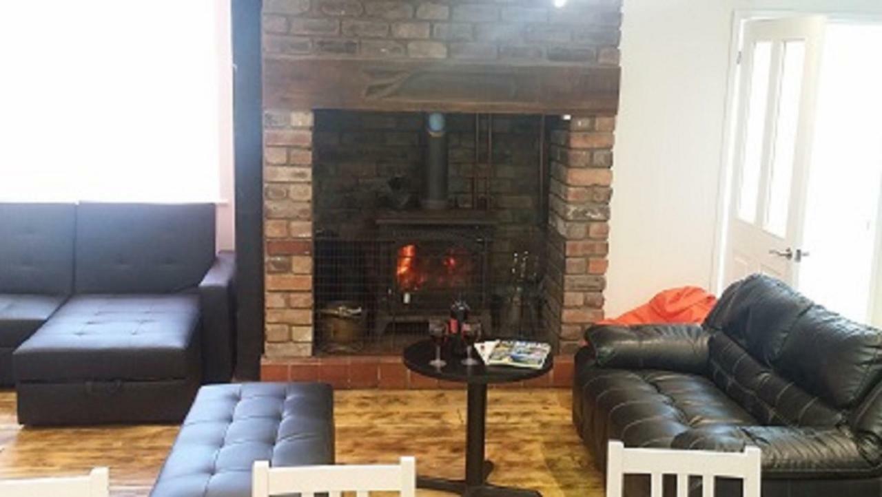 Welsh Row House Apartment Llandegla Bagian luar foto