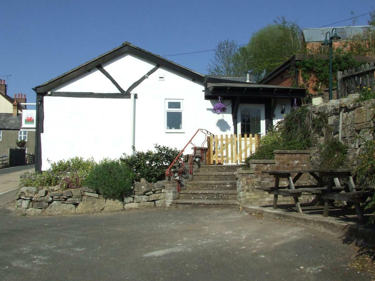 Welsh Row House Apartment Llandegla Bagian luar foto