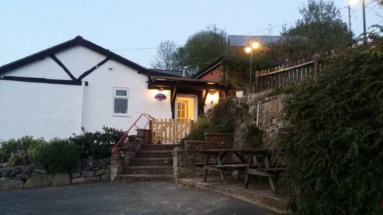 Welsh Row House Apartment Llandegla Bagian luar foto